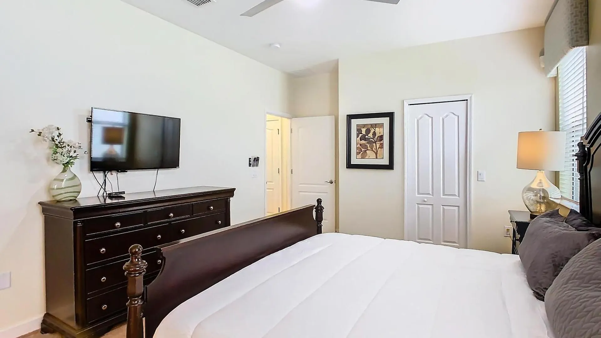 Large Retreat Villa With Pool Game Room Davenport United States