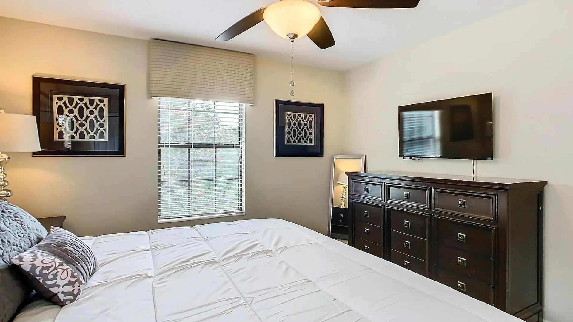 Large Retreat Villa With Pool Game Room Davenport