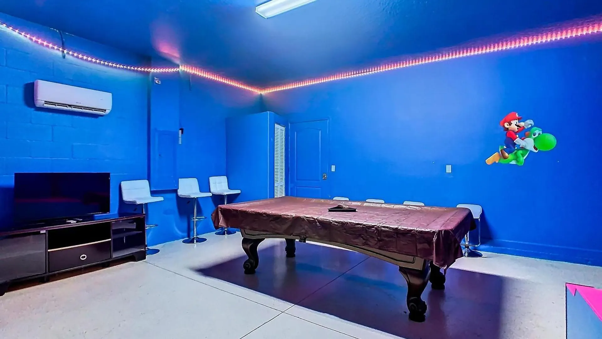 Large Retreat Villa With Pool Game Room Davenport United States